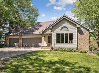 3450 Oak Hill Dr NE, North Liberty, IA 52317