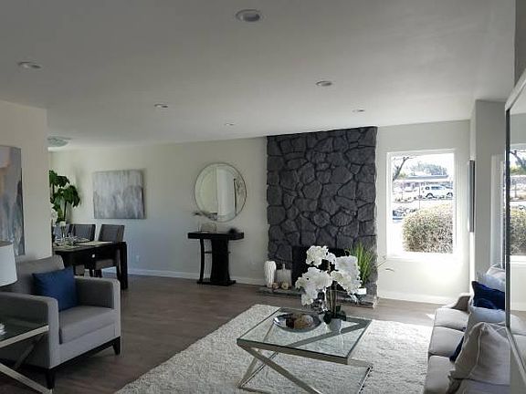 5th image of 590 Lynxwood Ct #1