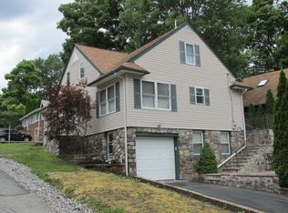 555 Otterhole Rd, West Milford, NJ 07480