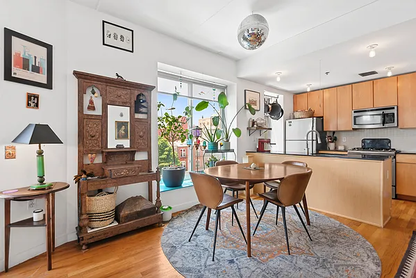 Sold by Compass | media 2