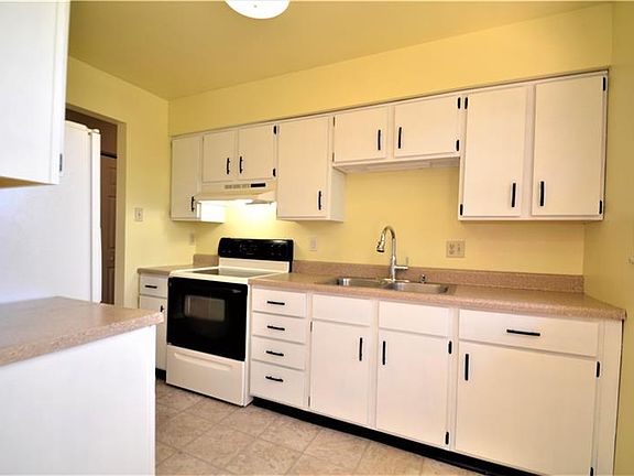 2nd image of 109 Opal Ct
