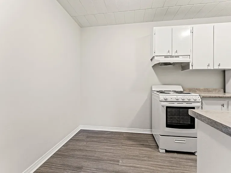 3590 Peter St — Photo 8