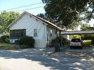 1st image of 627 E Pine St