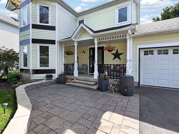4th image of 1885 Applewood Ave