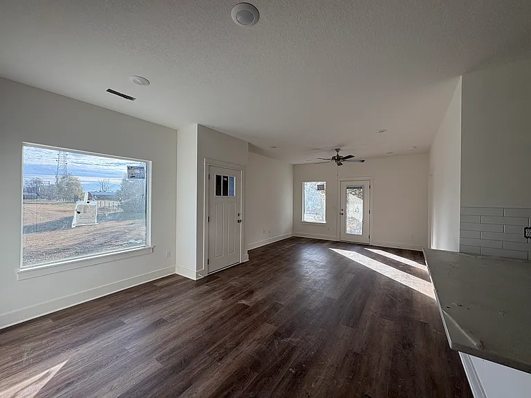 4829 N Vassar Ave — Photo 3