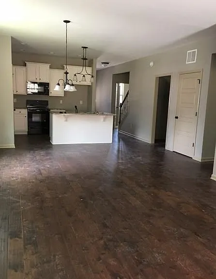 24 Balboa Pkwy — Photo 3