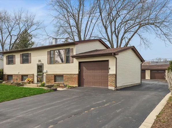 18508 W Woodland Ter, Gurnee, IL 60031