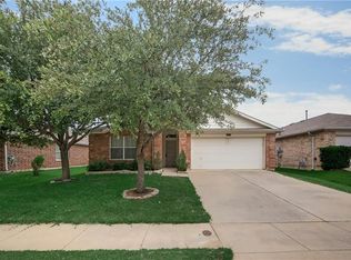 1801 Two Hawks Dr, Fort Worth, TX 76131