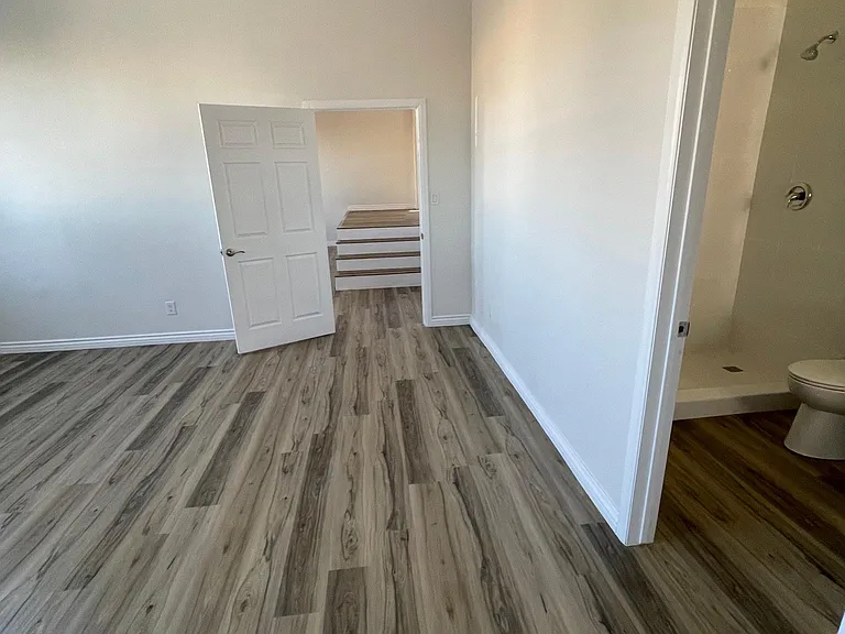 133 S Grand Ave — Photo 14