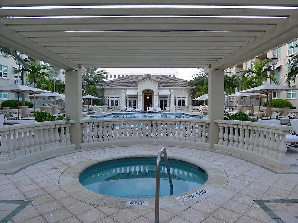 99 SE Mizner Blvd — Photo 2
