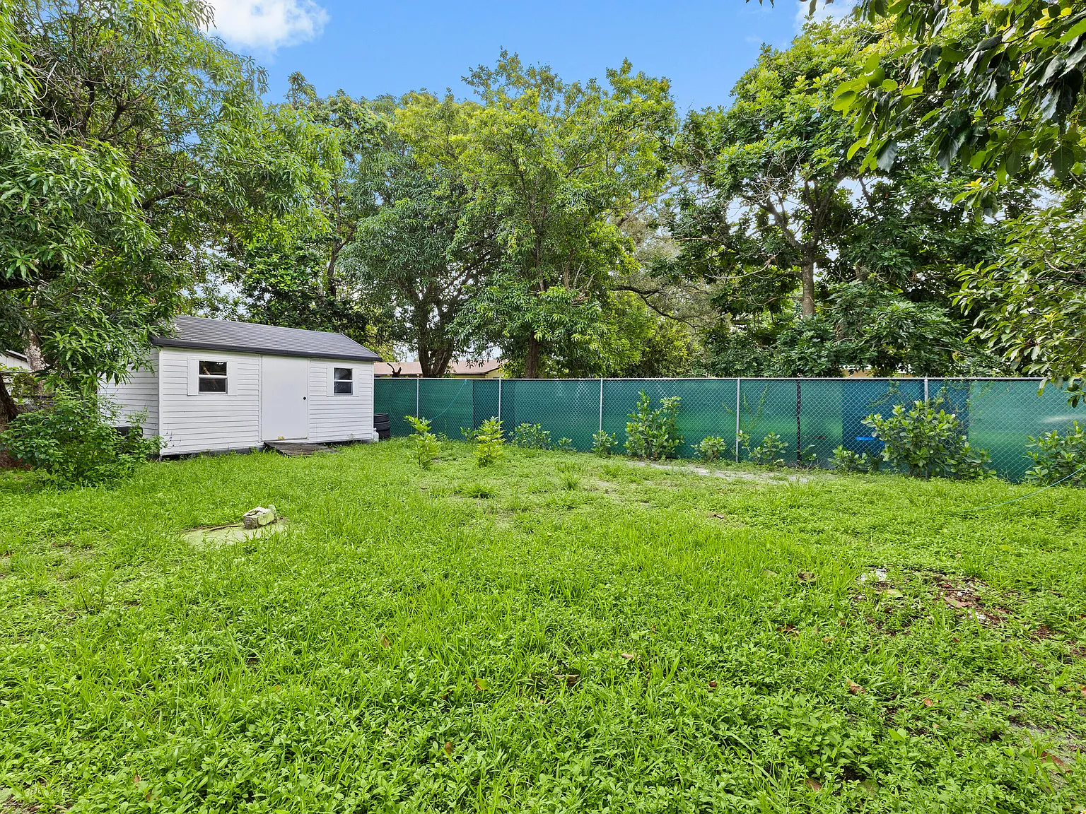 4 bed, 2.0 bath, 1220 sqft, $4,500 — Photo 4