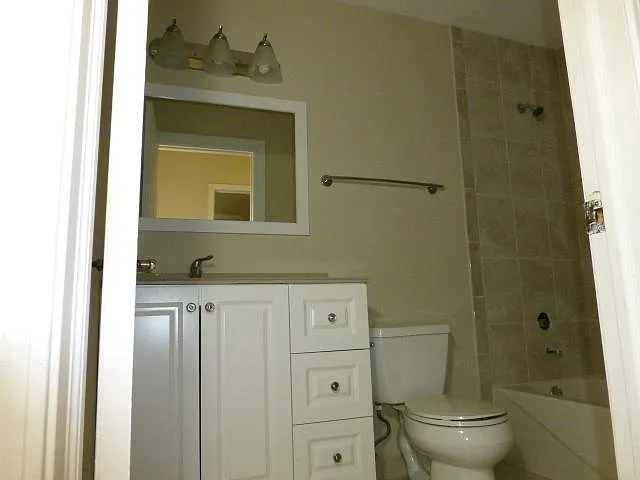 Hall bathroom with bathtub