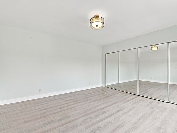 5th image of 2695 Albatross Rd N #100