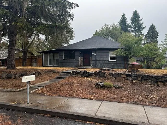 570 NE Norton Ave