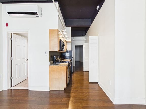 4th image of 1600 Chestnut St #311