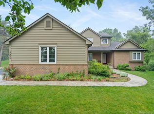 4606 Grass Lake Rd, White Lake, MI 48383