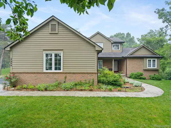 4606 Grass Lake Rd, White Lake, MI 48383