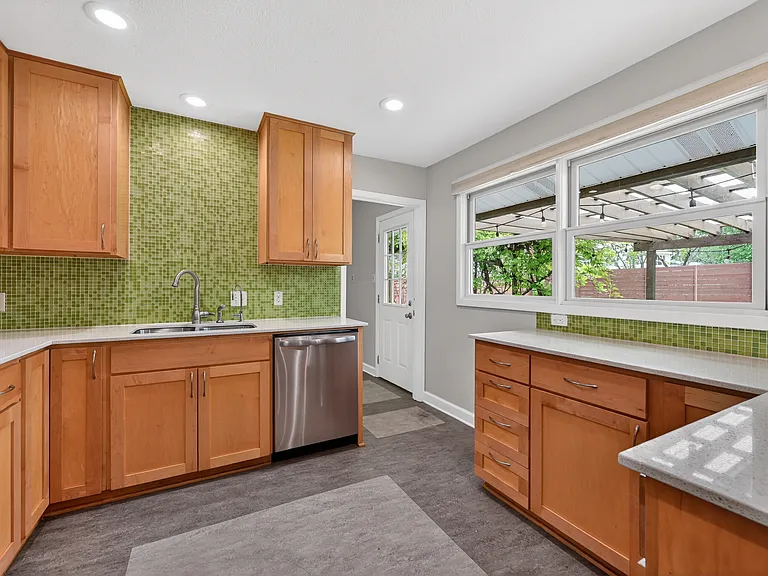 6700 La Salle Dr — Photo 13