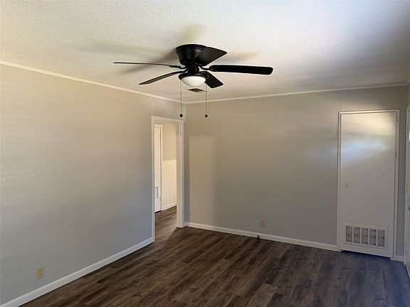 4th image of 1009 Cedar St