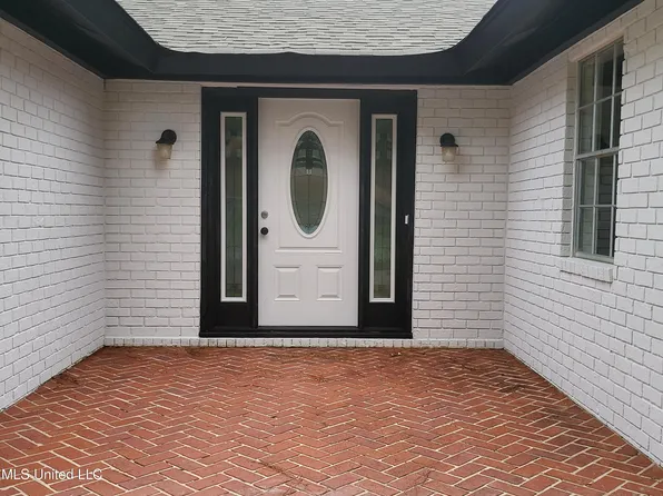1369 Canterbury Ln, Jackson, MS 39212
