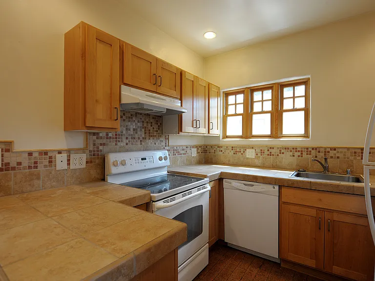 247 Casados St — Photo 20