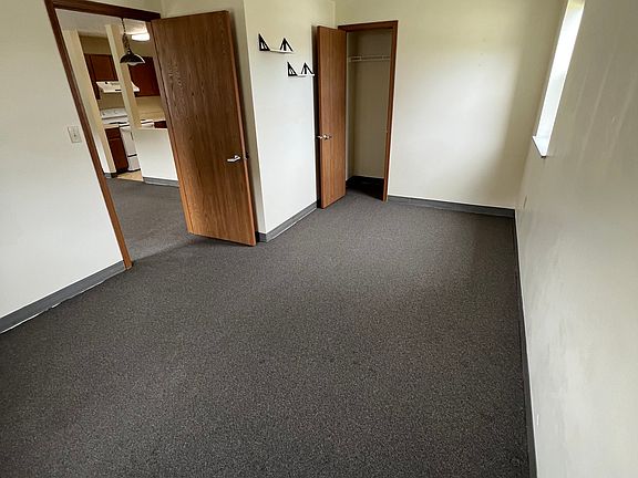 5th image of 617 W Elm St #13