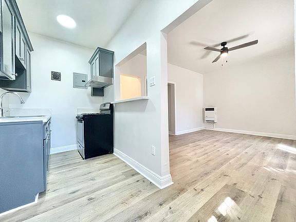 2nd image of 516 N Harvard Blvd #403A