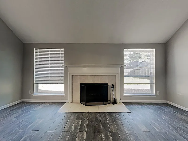 4 bed, 2.5 bath, 2644 sqft, $2,399 — Photo 2