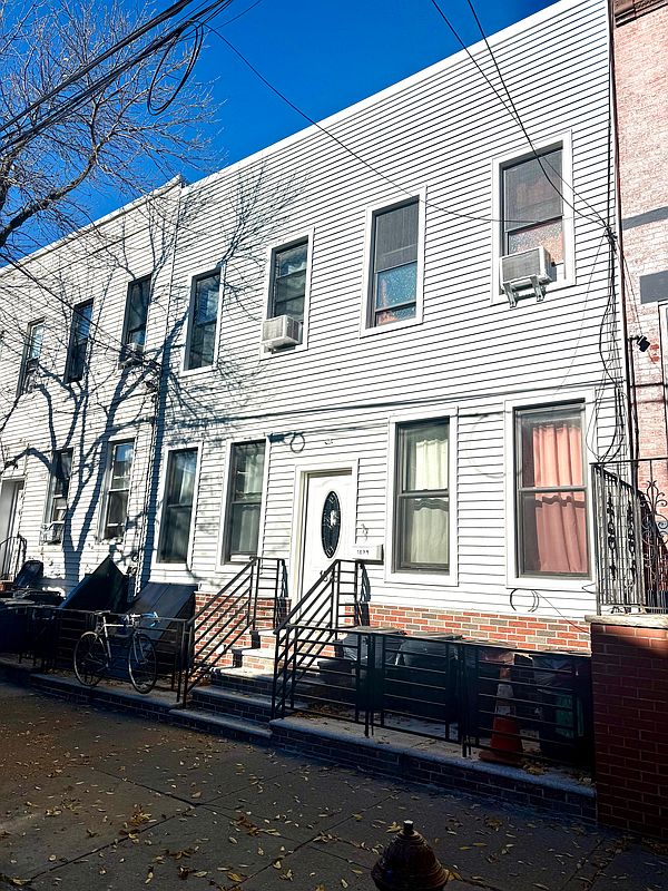 1879 Grove Street #4 FAMILY