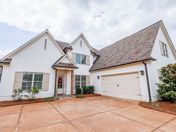 3rd image of 632 Centerpointe Cv