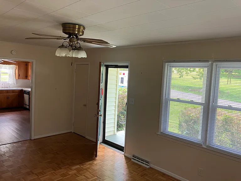254 Countryside Dr SE — Photo 2
