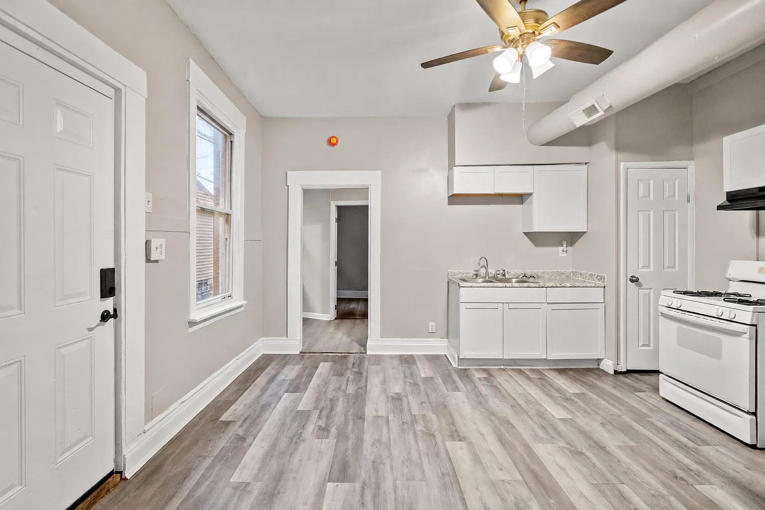 336 W 8th St - 336 W - unit 3 — Photo 1