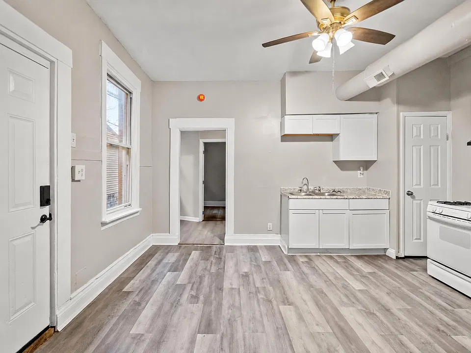 336 W 8th St #3