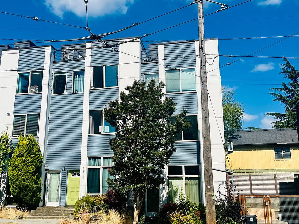 1st image of 2516 S Dearborn St