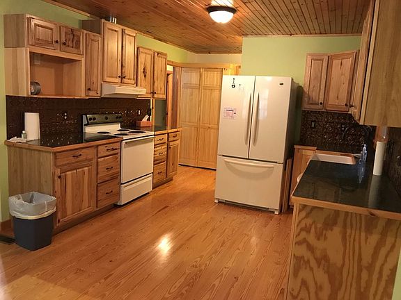 4th image of 160 Emerald Dr