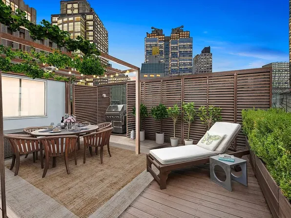 525 Broome Street image 1 of 9