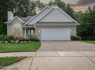 6734 Seka Dr, Lansing, MI 48911