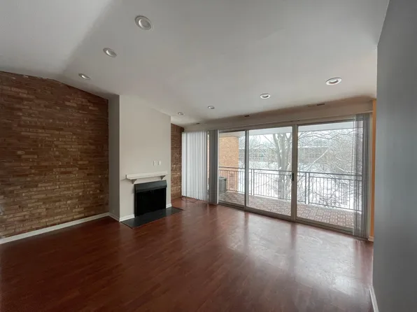 6013 Forest View Rd APT 2E, Lisle, IL 60532