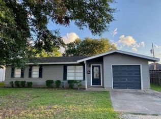 212 S 5th St, Nederland, TX 77627