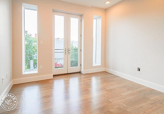 2nd image of 259 Evergreen Ave #B3