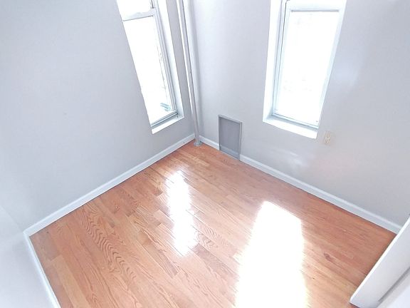 5th image of 44 Henry St APT 17