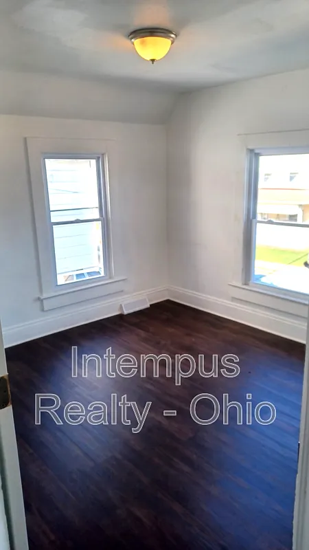 3 bed, 1.0 bath, 2149 sqft, $1,147 — Photo 4