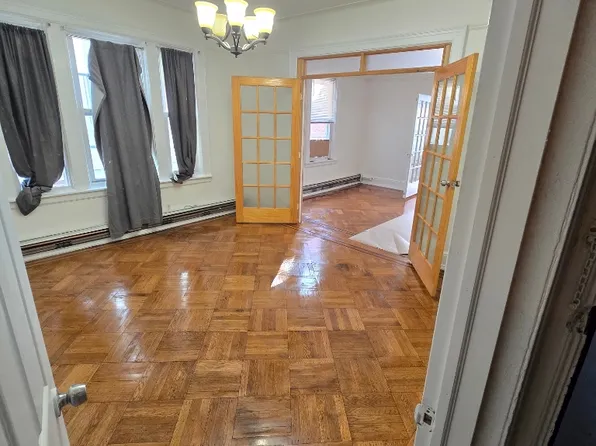 25-33 14th St #1, Astoria, NY 11102