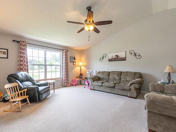 5th image of 636 E Musket Dr