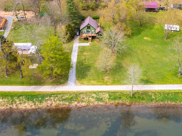 2606 Steven Hole Run, Buckeye, WV 24924