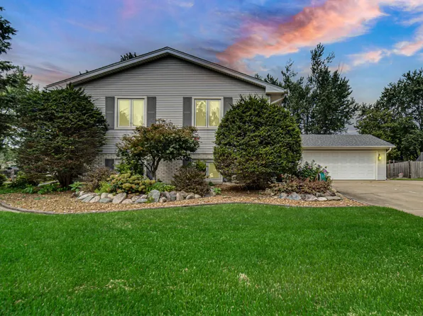 9776 W Oakridge Dr, Saint John, IN 46373