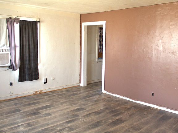 3rd image of 808 E Laughlin Ave