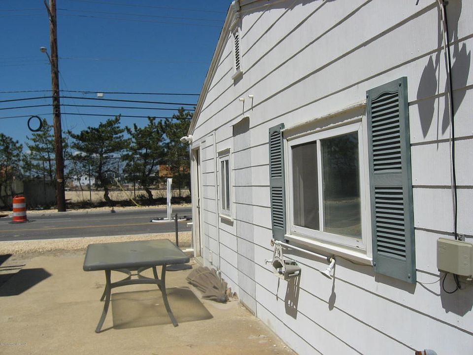 2nd image of 127 W Swordfish Way