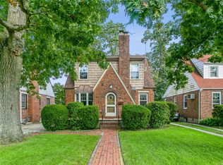 245 Hempstead Gardens Dr, West Hempstead, NY 11552