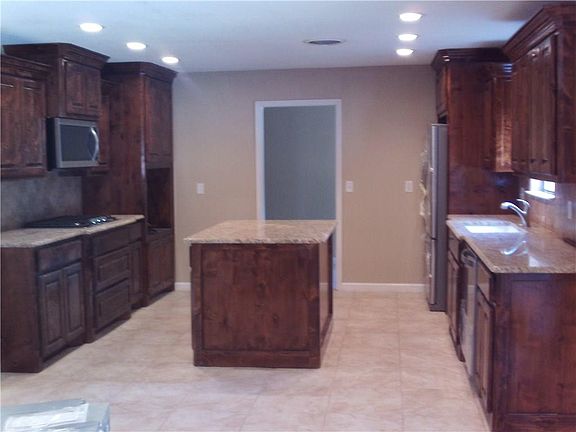 3rd image of 3900 Glenwood Dr